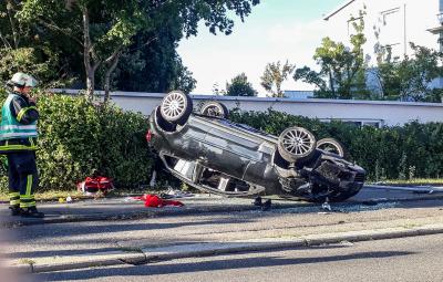 Sindelfingen: PKW ueberschlaegt sich nach Zusammenstoss in Sindelfingen