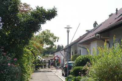 Oberhausen-Rheinhausen: Gasbrenner verursacht Gebaeudevollbrand