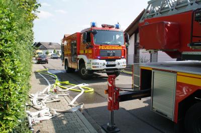 Oberhausen-Rheinhausen: Gasbrenner verursacht Gebaeudevollbrand