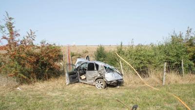 Rutesheim: PKW kommt von der Fahrbahn ab und ueberschlaegt sich mehrmals - Fahrer schwer verletzt