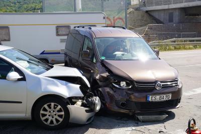 Aichelberg: Kreuzungscrah in der Aufahrt zur A8