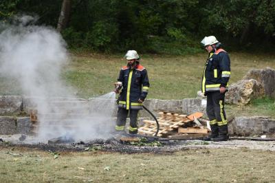 Heubach: Brand an der Grillstelle ruft Feuerwehr auf den Plan