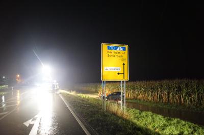 Schlierbach: BMW kommt von Fahrbahn ab und ueberschlaegt sich