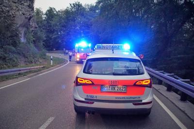 Lenningen: Motorradfahrer prallt in Leitplanke und verletzt sich dabei