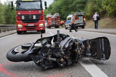 Pforzheim: Toedl. Verkehrsunfall zwischen Motorrad und Pkw