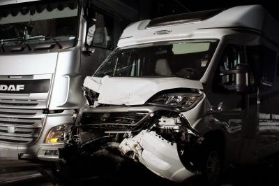 Weilheim: Unfall mit Wohnmobil und zwei Lkw sorgt fuer Autobahnsperrung