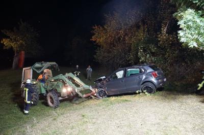 Ottenbach: VW-Lenker kommt von Fahrbahn ab und faehrt Boeschung hinab