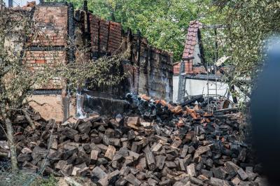 TAGBILDER und DROHNENAUFNAHMEN! Kirchberg an der Murr-Fruehmesshof: Feuerwehrmann festgenommen - Grosse Lagerhalle brennt nieder