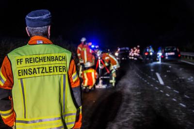 Reichenbach a.d. Fils: Missgluecktes Ueberholmanoever fordert mehrere Verletzte