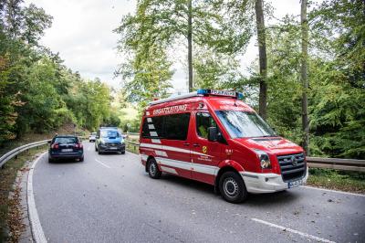 Kernen-Stetten: Baum umgestuerzt - Landstrasse wegen drohender Gefahr gesperrt