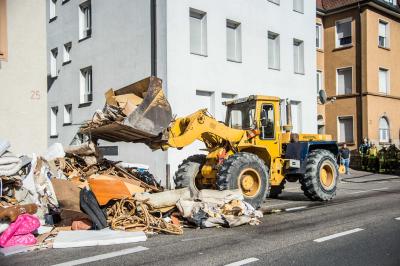 Esslingen: Ladung von Muellwagen brannte - Vollsperrung der Ulmer Strasse