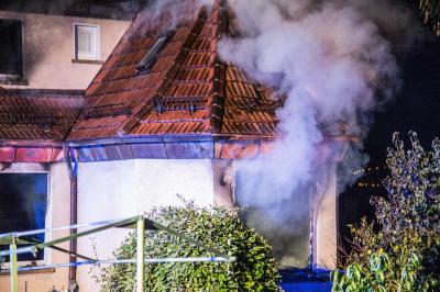 Esslingen: Gebaeudevollbrand fordert Verletzte und zwei tote Hunde