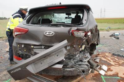 Remseck: schwerer Verkehrsunfall mit einem Pkw und Transporter fodert mehrere Verletzte