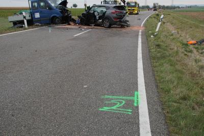 Remseck: schwerer Verkehrsunfall mit einem Pkw und Transporter fodert mehrere Verletzte