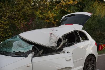 Ohmden: Tiefstehende Sonne loest schweren Verkehrsunfall aus
