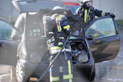 Kirchheim: Twingo in Brand geraten