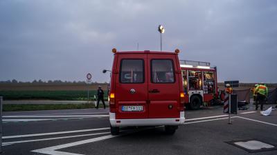 Holzgerlingen: PKW uebersieht Motorrad beim Abbiegen - Motorradfahrer verstirbt an der Unfallstelle