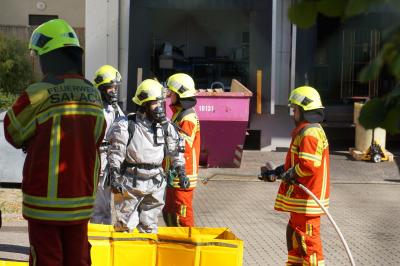 Schlierbach: Auslaufende Insektenschutzmittel loest Gefahrguteinsatz aus
