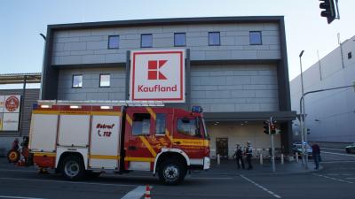 Leonberg: Austritt eines unbekannten Stoffes sorgt fuer Grosseinsatz im Kaufland 