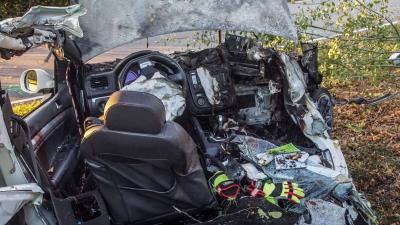 Weil der Stadt-Schafhausen: PKW in zwei Teile gerissen - Fahrer verstirbt an der Unfallstelle