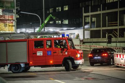 Stuttgart-Zuffenhausen: Grosseinsatz - Mehrere Verletzte nach Batterieplatzer in Porschewerk