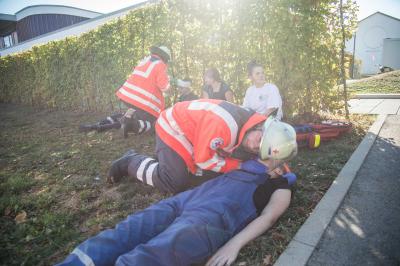 Neuhausen: Jahreshauptuebung mit drei Feuerwehren am Kinderhaus