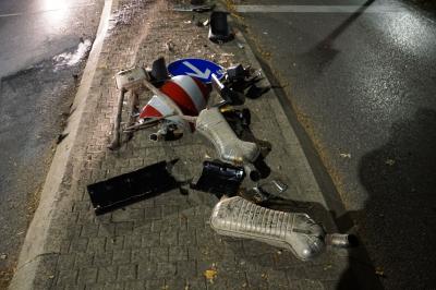 Weilheim Teck: Ampel beschaedigt und gefluechtet 