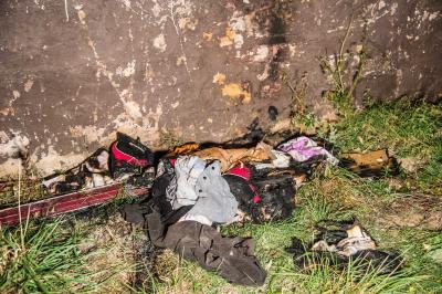 BRANDSTIFTUNGSSERIE! Esslingen-Zell: Kleidung und Muell brannte an Gebaeude