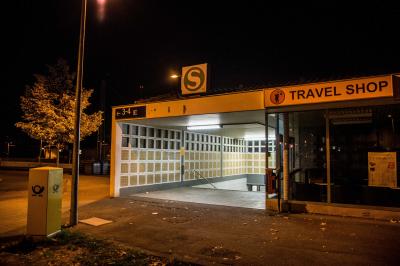 BRANDSTIFTUNGSSERIE! Esslingen-Zell: Muelleimer in Bahnhofsunterfuehrung brannte