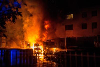 BRANDSTIFTUNGSSERIE? Altbach: Grossbrand in Verwertungsbetrieb fuer Elektroschrott