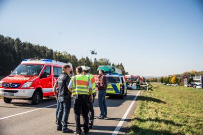 Schwaebisch Gmuend-Hussenhofen: Toedlicher Unfall - Pkw faehrt frontal in LKW
