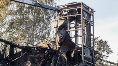 Holzgerlingen: Der Tag nach dem Grossbrand - die Aufraeumarbeiten beginnen