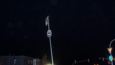 Sindelfingen: Mercedes schleudert ueber Verkehrsinsel - PKW Totalschaden