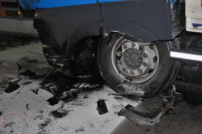 Stuttgart-Moehringen: LKW im Baustellenbereich umgekippt 