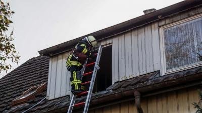 Magstadt: Jahreshauptuebung der Feuerwehr Magstadt an zwei Abbruchhaeusern