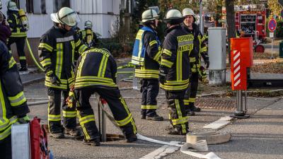 Magstadt: Jahreshauptuebung der Feuerwehr Magstadt an zwei Abbruchhaeusern