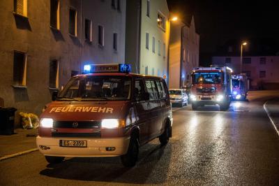 Esslingen-Waeldenrbronn: Brand im Lichtschacht loest Feuerwehreinsatz aus