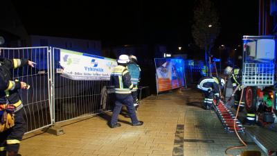 Renningen-Malmsheim: PKW stuerzt in Baugrube