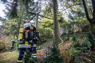 Weinstadt-Endersbach: Gartenhuette brannte in den Weinbergen
