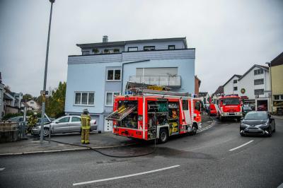 Esslingen-Sulzgries: Pkw brannte im Motorraum