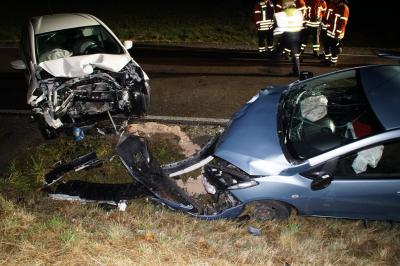 Tiefenbronn: Frontalzusammenstoss zweier Pkw fordert zwei Schwer Verletzte Personen