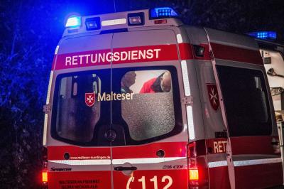 Baltmannsweiler: Pkw faehrt 10 Meter Boeschung hinunter - Fahrer verletzt