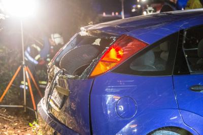Baltmannsweiler: Pkw faehrt 10 Meter Boeschung hinunter - Fahrer verletzt