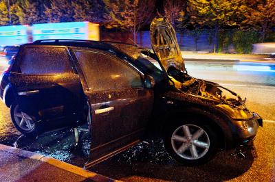 Stuttgart-Nord: PKW geht in Flammen auf und brennt nahezu vollstaendig aus