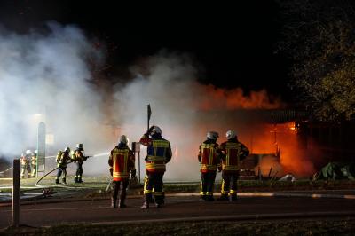 Bad Ditzenbach: Brand in holzverarbeitenden Betrieb - Hoher Sachschaden