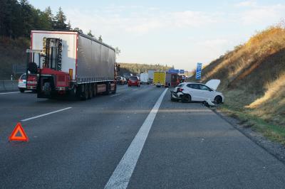 Wurmberg: schwerer Verkehrsunfall zwischen Pkw und Kleintransporter fordert zwei Verletzte Personen