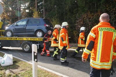 Neuweiler: schwerer Frontalzusammenstoss zweier Pkw fordert 7 Verletzte darunter eine schwer Verletzte Person
