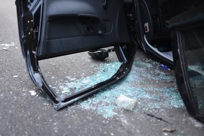 Essingen: Auto ueberschlagen - Fahrer schwer verletzt