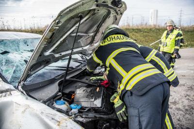 Wendlingen/A8: Ausfahrt verwechselt - Auto ueberschlaegt sich