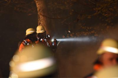 Boebingen: Brand auf Gartengrundstueck